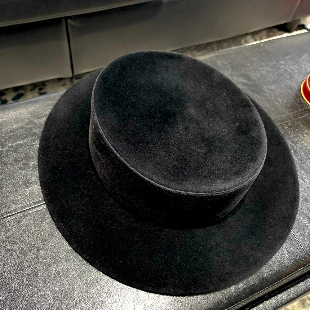 CHANEL velvet black hat.